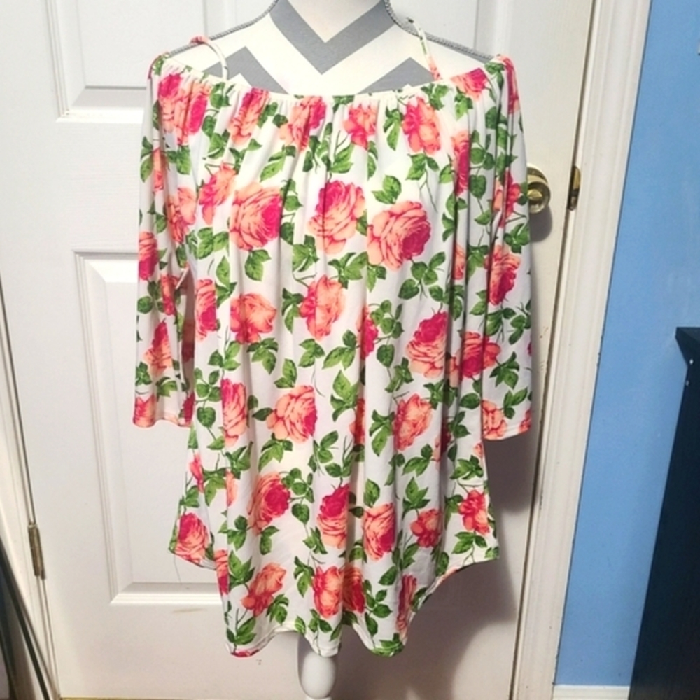Beautiful Floral Top Size 1X